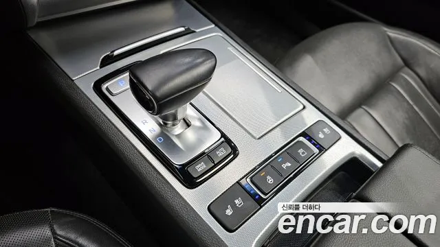 2018 Genesis G80 3.3 GDI AWD Sold VIN KMHGL41DDJU283410 – interior seats