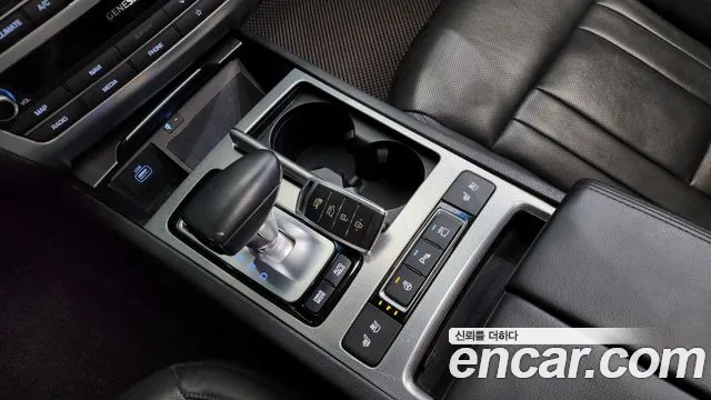 2020 Genesis G80 3.3 GDI AWD Sold VIN KMHGL41DDLU342843 – dashboard