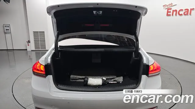 2019 Genesis G80 2.2D AWD Sold VIN KMHGM412DKU314367 – interior seats
