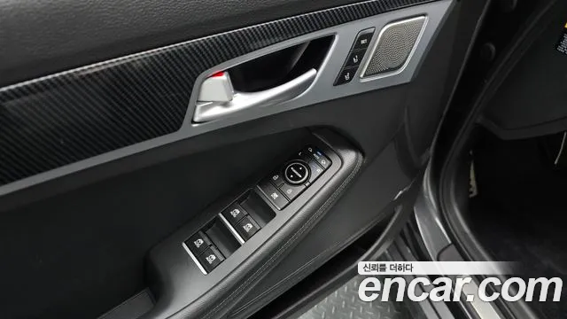 2019 Genesis G80 3.3 GDI Sold VIN KMHGM41DBKU328590 – interior seats 2019 Genesis G80 3.3 GDI Sold VIN KMHGM41DBKU328590 – interior seats