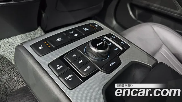 2019 Genesis G80 3.3 GDI Sold VIN KMHGM41DBKU333442 – trunk area 2019 Genesis G80 3.3 GDI Sold VIN KMHGM41DBKU333442 – trunk area