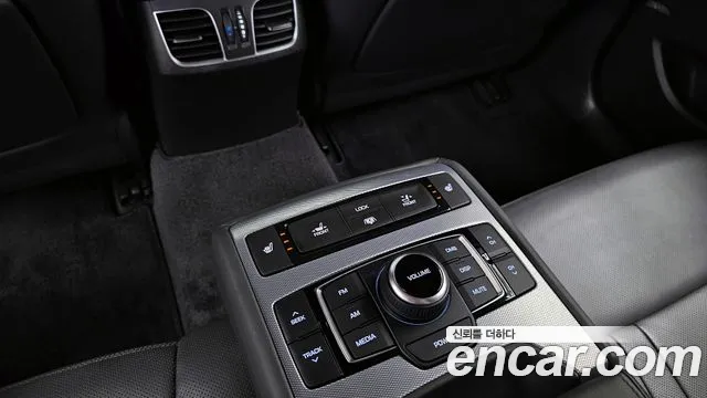 2018 Genesis G80 3.3 GDI AWD Sold VIN KMHGM41DDJU246478 – photo 12 2018 Genesis G80 3.3 GDI AWD Sold VIN KMHGM41DDJU246478 – photo 12