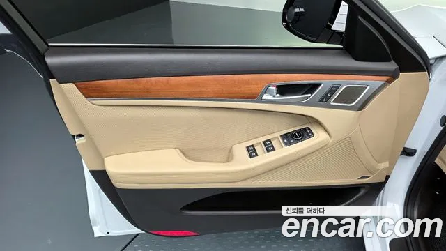 2020 Genesis G80 3.3 GDI AWD Sold VIN KMHGM41DDLU338257 – trunk area 2020 Genesis G80 3.3 GDI AWD Sold VIN KMHGM41DDLU338257 – trunk area