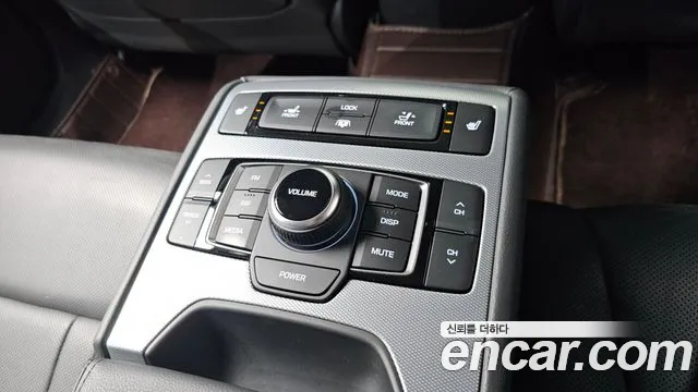 2018 Genesis G80 3.3 GDI Sold VIN KMHGN41DBJU295709 – trunk area