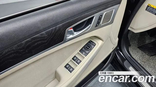 2019 Genesis G80 3.3 GDI Sold VIN KMHGN41DBKU322526 – photo 18 2019 Genesis G80 3.3 GDI Sold VIN KMHGN41DBKU322526 – photo 18