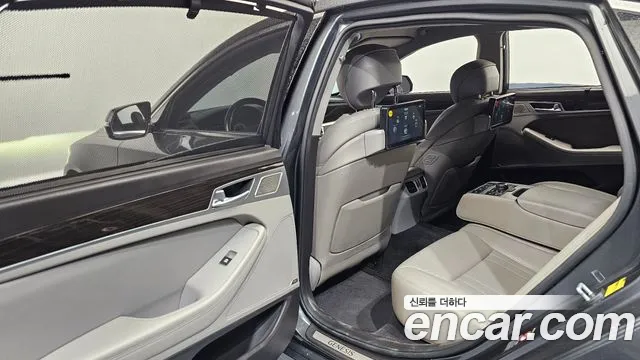 2018 Genesis G80 3.3 GDI AWD Sold VIN KMHGN41DDJU279996 – interior seats