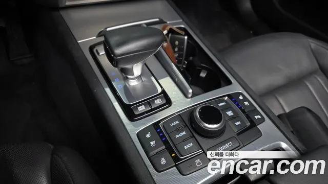 2018 Genesis G80 3.3 GDI AWD Sold VIN KMHGN41DDJU290187 – dashboard