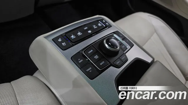 2018 Genesis G80 3.8 GDI AWD Sold VIN KMHGR41EDJU254680 – photo 11 2018 Genesis G80 3.8 GDI AWD Sold VIN KMHGR41EDJU254680 – photo 11