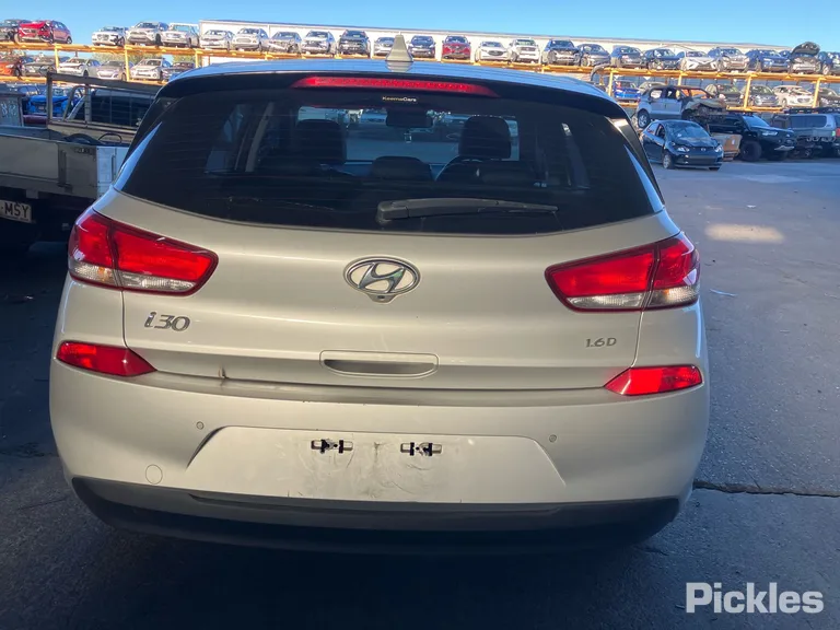 2017 Hyundai i30 Used VIN KMHH351DVJU039644 – trunk area