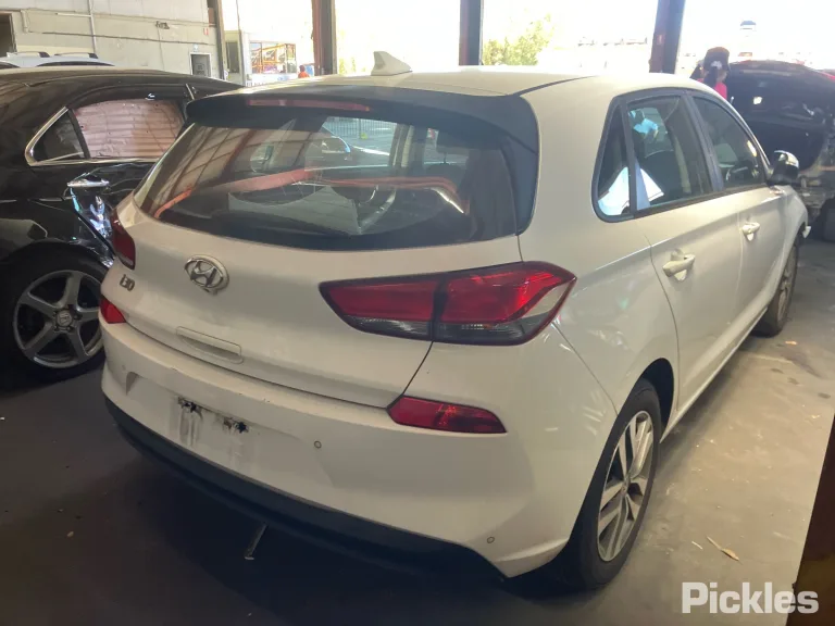 2018 Hyundai i30 Damaged VIN KMHH351EMJU073812 – photo 19 2018 Hyundai i30 Damaged VIN KMHH351EMJU073812 – photo 19