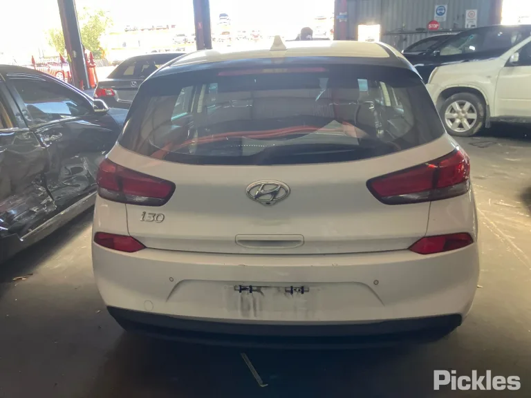 2018 Hyundai i30 Damaged VIN KMHH351EMJU073812 – photo 27 2018 Hyundai i30 Damaged VIN KMHH351EMJU073812 – photo 27
