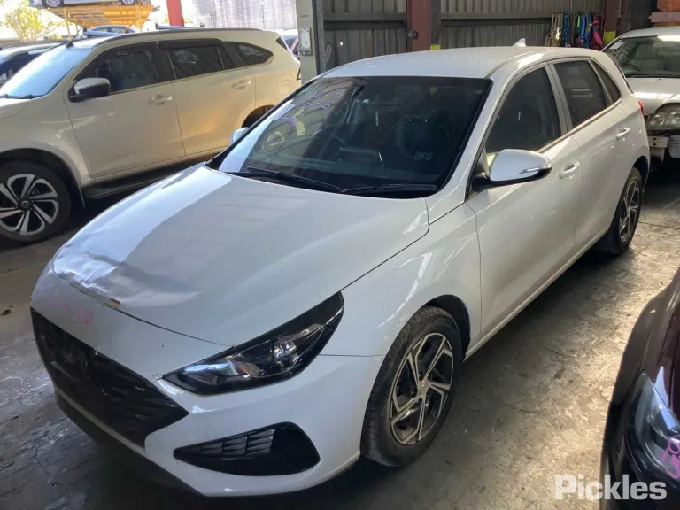 2022 Hyundai i30 Damaged VIN KMHH351EMNU184399 – rear exterior