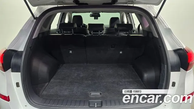 2019 Hyundai All New Tucson Diesel 2.0 2WD Sold VIN KMHJ381ABKU923471 – trunk area 2019 Hyundai All New Tucson Diesel 2.0 2WD Sold VIN KMHJ381ABKU923471 – trunk area