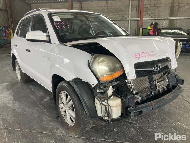 2010 Hyundai Tucson Damaged VIN KMHJN81BMAU189185 – photo 15 2010 Hyundai Tucson Damaged VIN KMHJN81BMAU189185 – photo 15