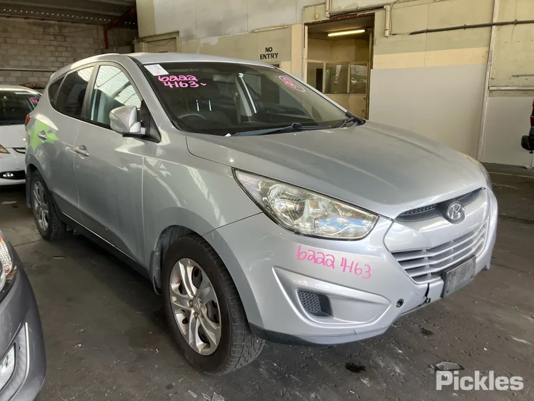2011 Hyundai ix35 Used VIN KMHJT81BMBU321385 – interior seats