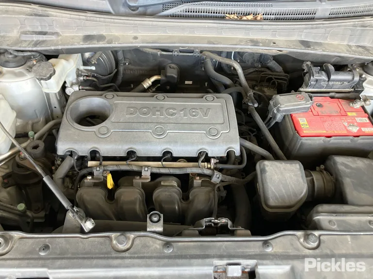 2011 Hyundai ix35 Used VIN KMHJT81BMBU321385 – engine bay