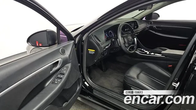 2020 Hyundai Sonata (DN8) 2.0 Sold VIN KMHL141EBLA009650 – dashboard