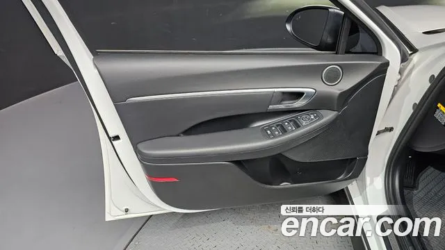 2020 Hyundai Sonata (DN8) 2.0 Sold VIN KMHL141EBLA063267 – trunk area