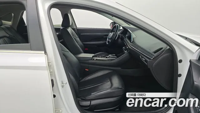 2020 Hyundai Sonata (DN8) 2.0 Sold VIN KMHL141EBLA067984 – side profile