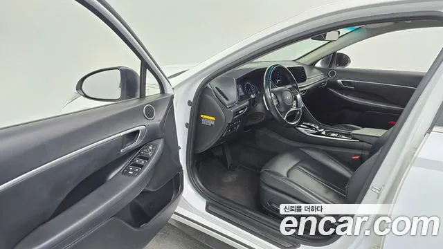 2020 Hyundai Sonata (DN8) 2.0 Sold VIN KMHL141EBLA067984 – dashboard