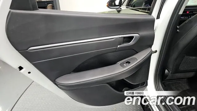 2022 Hyundai Sonata (DN8) 2.0 Sold VIN KMHL141EBNA181355 – interior seats