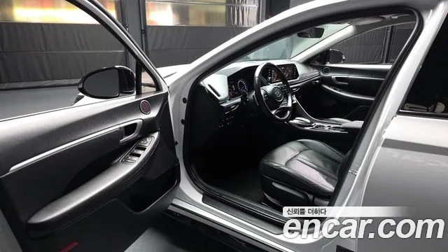2022 Hyundai Sonata (DN8) 2.0 Sold VIN KMHL141EBNA241890 – interior seats