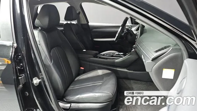 2022 Hyundai Sonata Hybrid (DN8) Premium Plus Sold VIN KMHL241JBNA045911 – exterior detail
