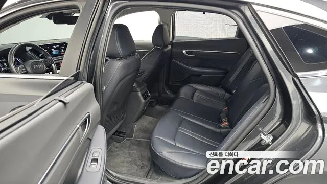 2022 Hyundai Sonata Hybrid (DN8) Premium Plus Sold VIN KMHL241JBNA048127 – exterior detail