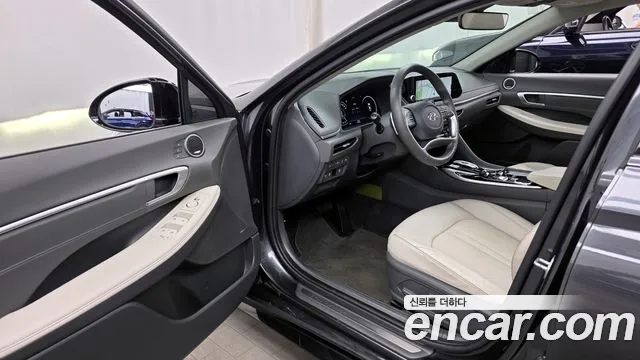 2022 Hyundai Sonata (Dn8) 1.6 Turbo Sold VIN KMHL3412BNA170870 – front exterior