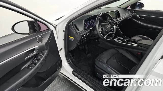 2020 Hyundai Sonata (DN8) 2.0 LPG(rental car) Sold VIN KMHL341DBLA007881 – trunk area