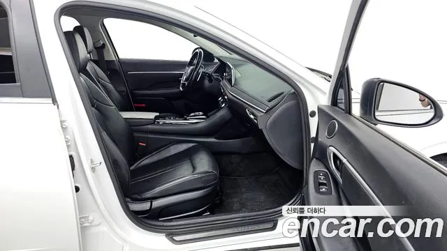 2020 Hyundai Sonata (DN8) 2.0 LPG(rental car) Sold VIN KMHL341DBLA012417 – trunk area