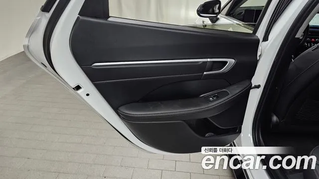 2024 Hyundai Sonata The Edge (DN8) 2.0 LPG Sold VIN KMHL341DBRA411358 – rear exterior