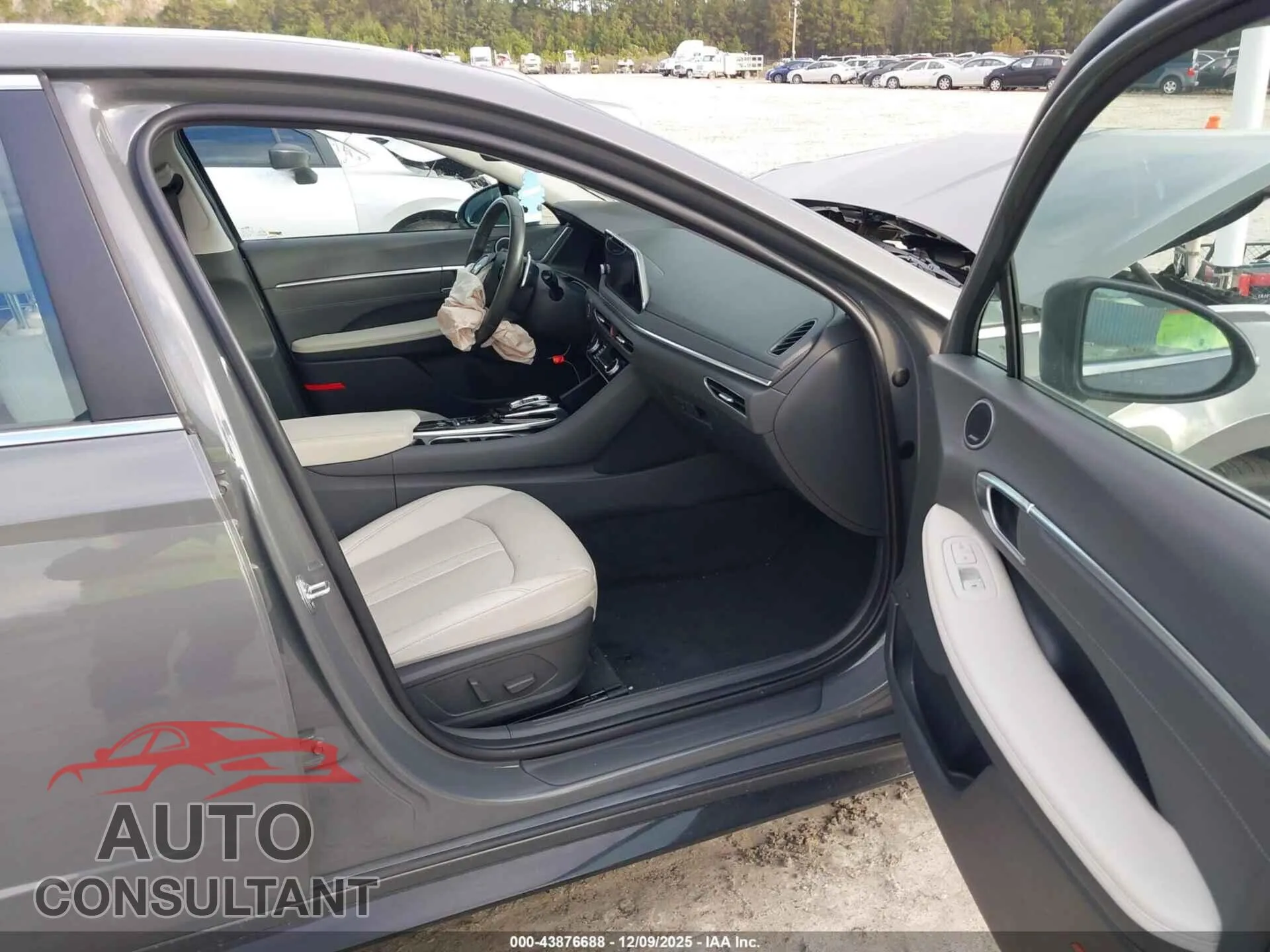 2022 HYUNDAI SONATA Damaged VIN KMHL34J26NA244678 – interior seats
