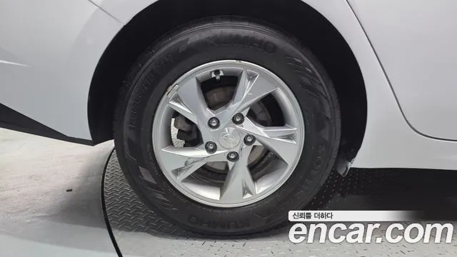 2021 Hyundai Avante (CN7) 1.6 Sold VIN KMHLM41EEMU225377 – undercarriage