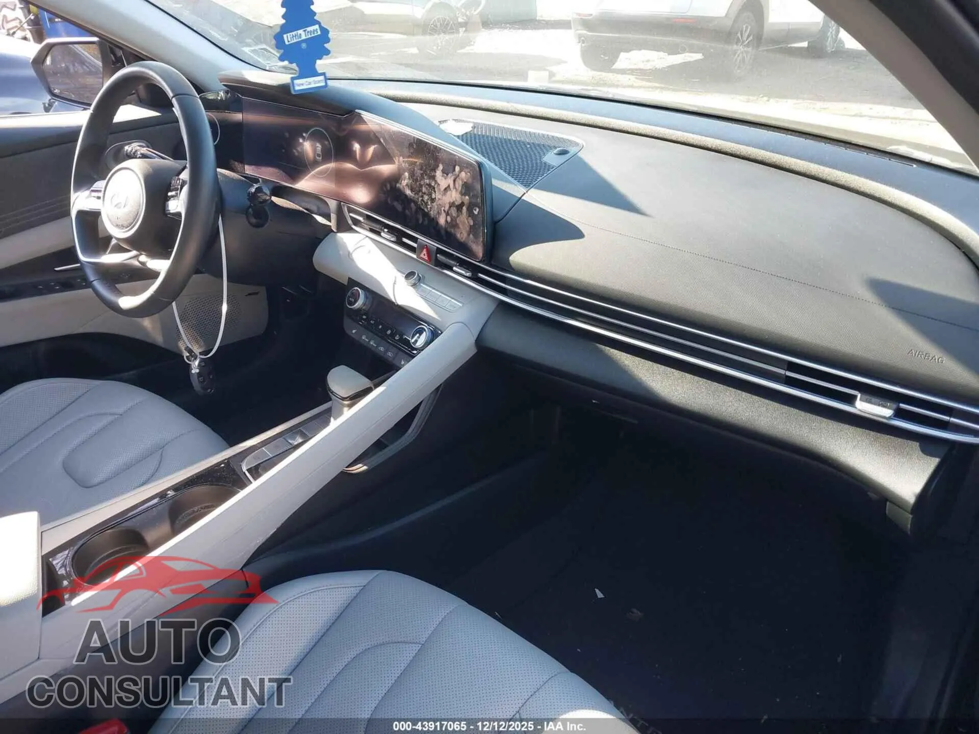 2025 HYUNDAI ELANTRA Damaged VIN KMHLP4DG4SU971484 – interior seats