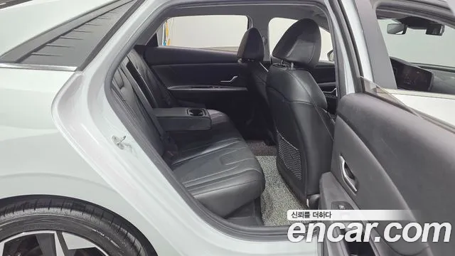 2021 Hyundai Avante Hybrid (CN7) Inspiration Sold VIN KMHLR41JGMU002932 – exterior detail 2021 Hyundai Avante Hybrid (CN7) Inspiration Sold VIN KMHLR41JGMU002932 – exterior detail