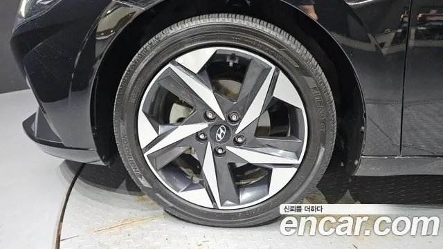 2021 Hyundai Avante Hybrid (CN7) Inspiration Sold VIN KMHLR41JGMU008528 – exterior detail 2021 Hyundai Avante Hybrid (CN7) Inspiration Sold VIN KMHLR41JGMU008528 – exterior detail
