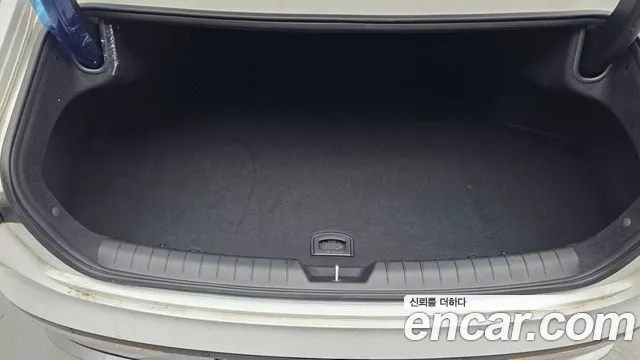 2023 Hyundai Grandeur Hybrid (GN7) Premium Sold VIN KMHN1411BPA020395 – trunk area