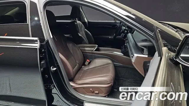 2024 Hyundai Grandeur Hybrid (GN7) Premium Sold VIN KMHN1411BRA063710 – interior seats
