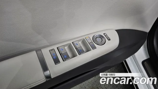 2025 Hyundai Grandeur Hybrid (GN7) Premium Sold VIN KMHN1411BSA114489 – interior seats