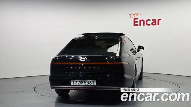 2023 Hyundai Grandeur Hybrid (GN7) Exclusive Sold VIN KMHN2411BPA043012 – interior seats