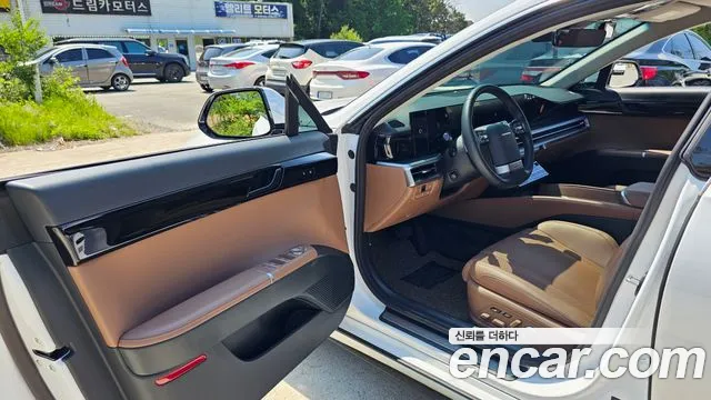 2024 Hyundai Grandeur Hybrid (GN7) Exclusive Sold VIN KMHN2411BRA072196 – interior seats