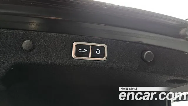 2025 Hyundai Grandeur (GN7) 3.5 LPG 2WD Sold VIN KMHN241FBSA089975 – dashboard