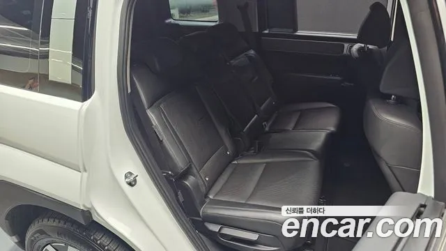 2024 Hyundai Santa Fe (MX5) Gasoline 2.5T 2WD Sold VIN KMHP381LGRU017830 – interior seats