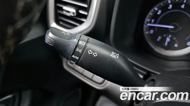 2020 Hyundai Venue 1.6 Modern Sold VIN KMHRB813ELU037663 – side profile