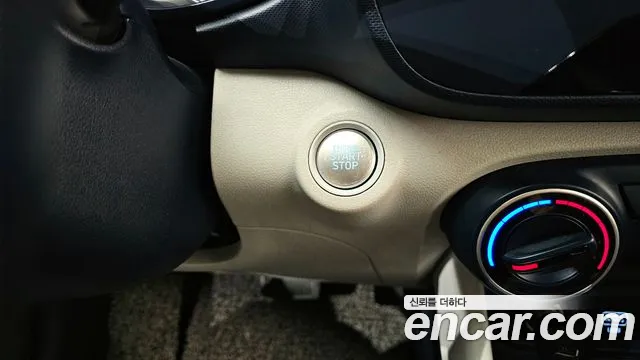 2020 Hyundai Venue 1.6 Modern Sold VIN KMHRB813ELU054947 – interior seats