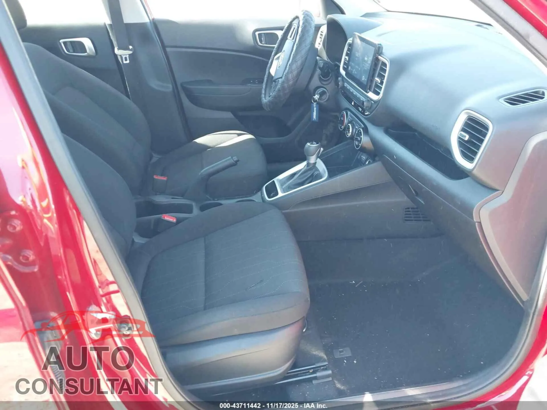 2022 HYUNDAI VENUE Damaged VIN KMHRB8A38NU142942 – interior seats
