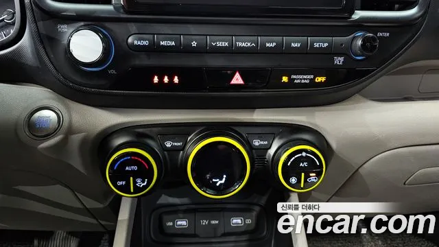 2022 Hyundai Venue 1.6 Flux Sold VIN KMHRC813ENU153603 – interior seats
