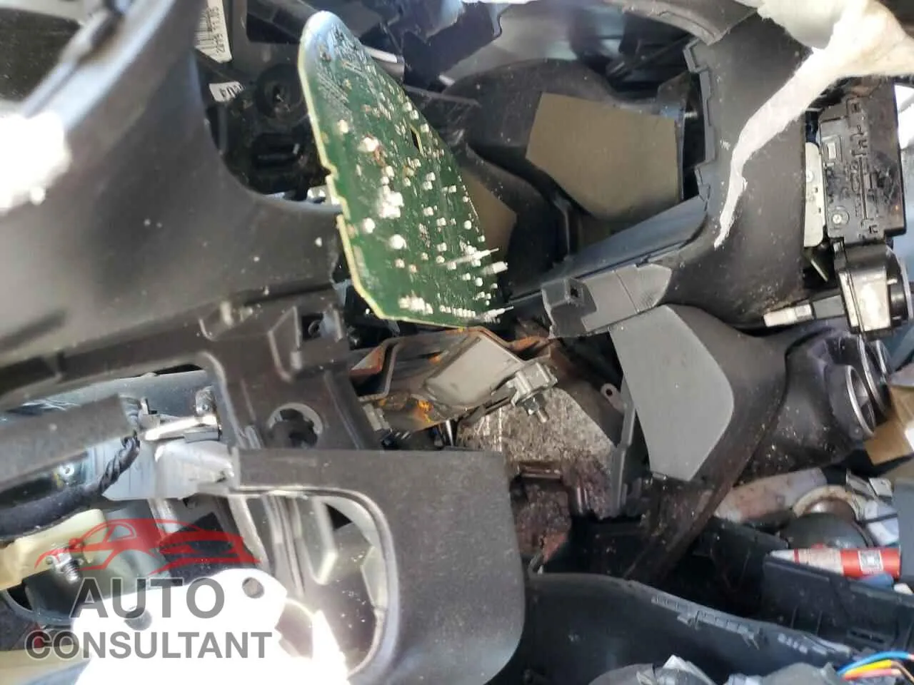 2020 HYUNDAI VENUE Damaged VIN KMHRC8A37LU025816 – trunk area 2020 HYUNDAI VENUE Damaged VIN KMHRC8A37LU025816 – trunk area