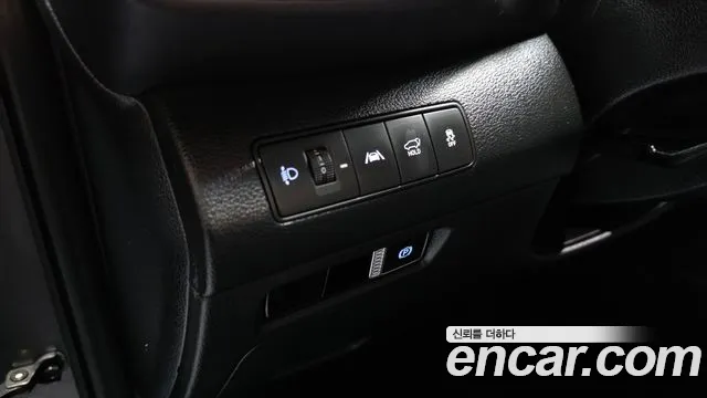 2023 Hyundai The New Santa Fe Diesel 2.2 4WD Sold VIN KMHS281HHPU454643 – exterior detail